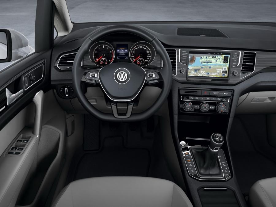  Volkswagen Golf Sportsvan Concept 2013 года  (фото 12 из 14)
